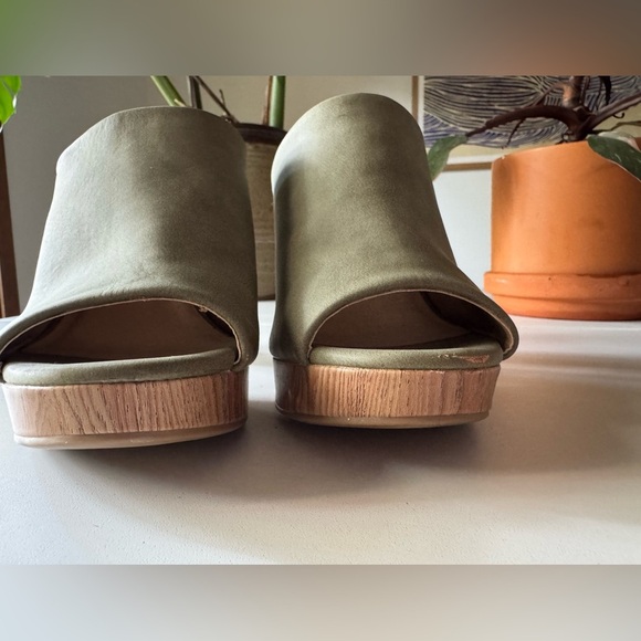 Chinese Laundry Khaki Block Heel Platform Mules - Picture 5 of 7